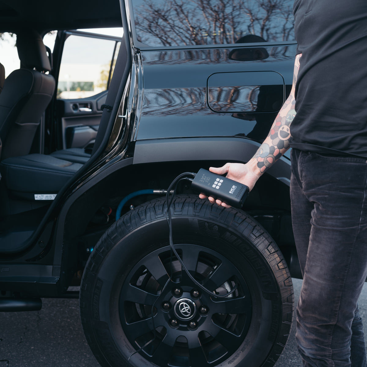 SAVE when you purchase 400P-RV EF Auto Portable Compressor + 7-Way Power Access Connector & Receive a FREE EVC25 (a $101.70 Value!)